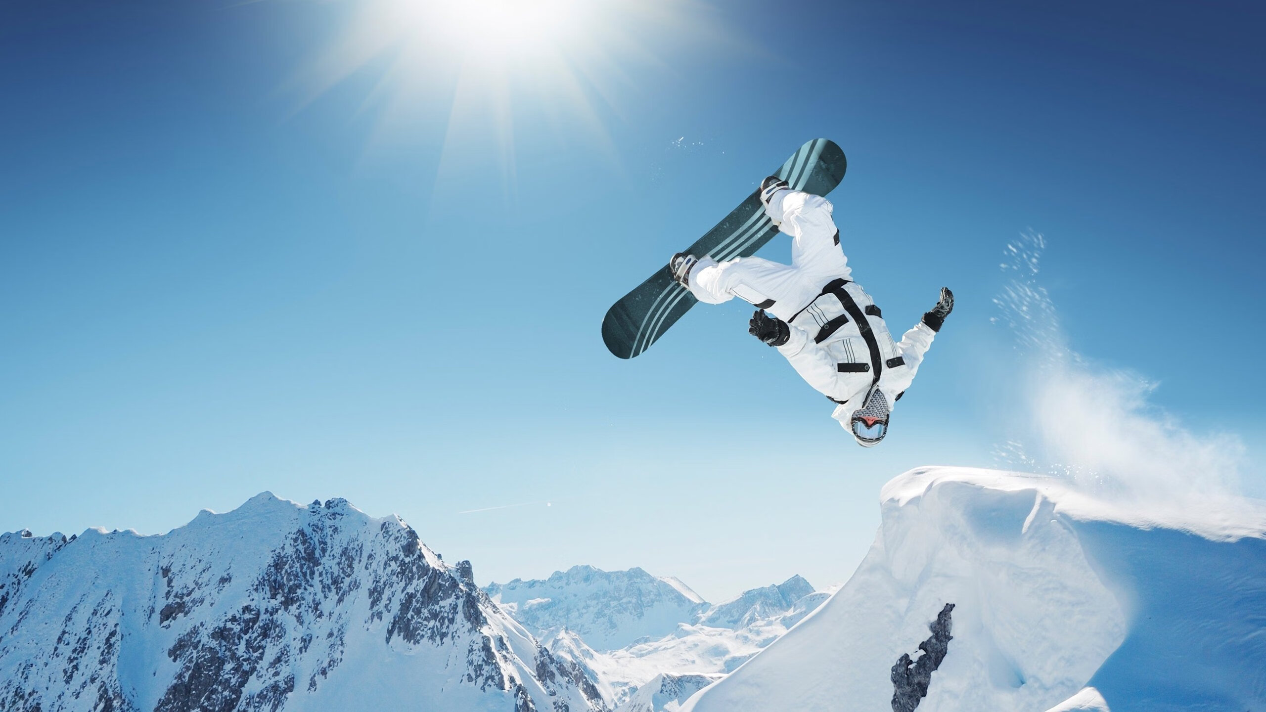 全国游泳锦标赛落幕,新星闪耀破纪录,老将坚守展风采